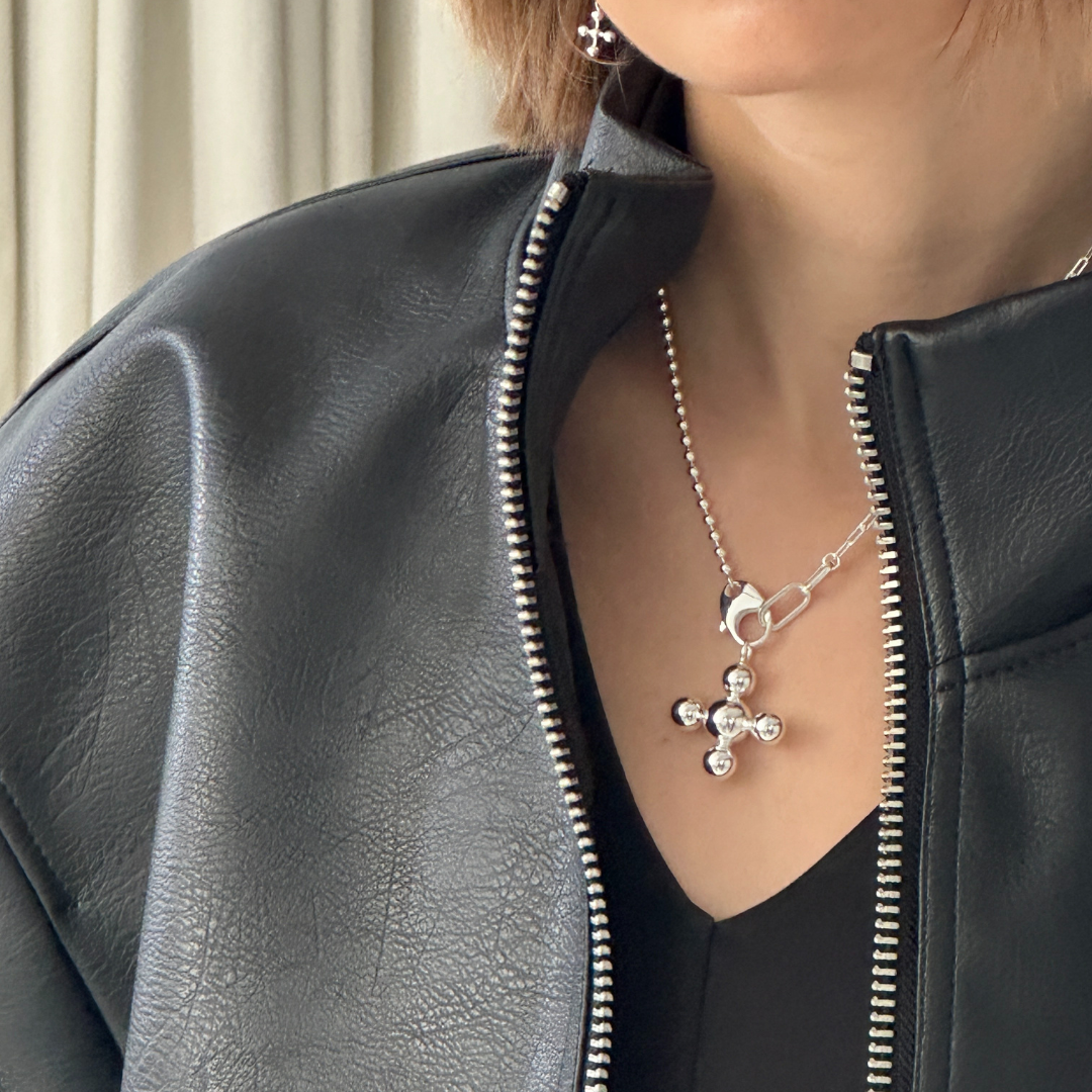 Atomic pendant