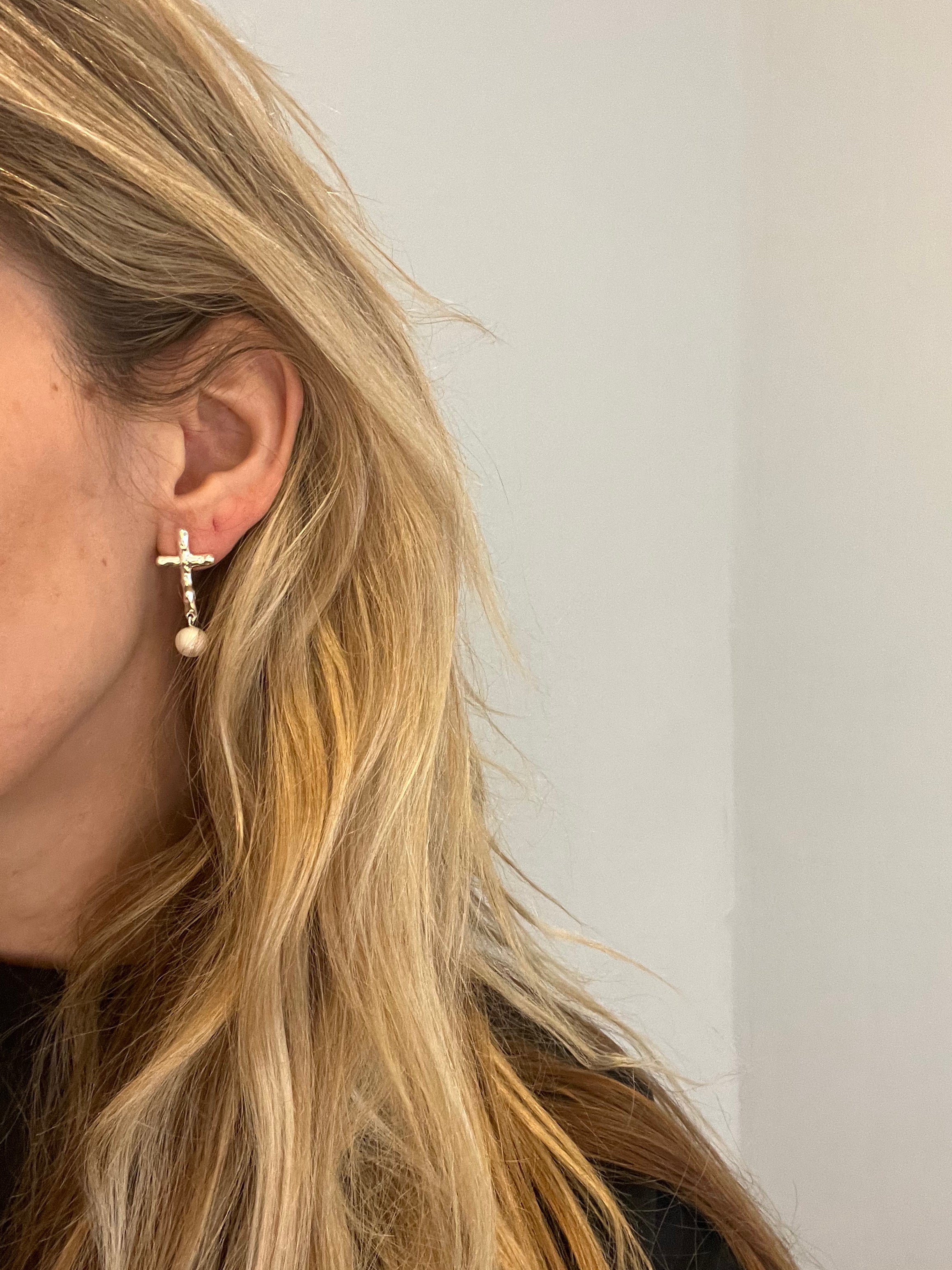 Mary Stud with pearl
